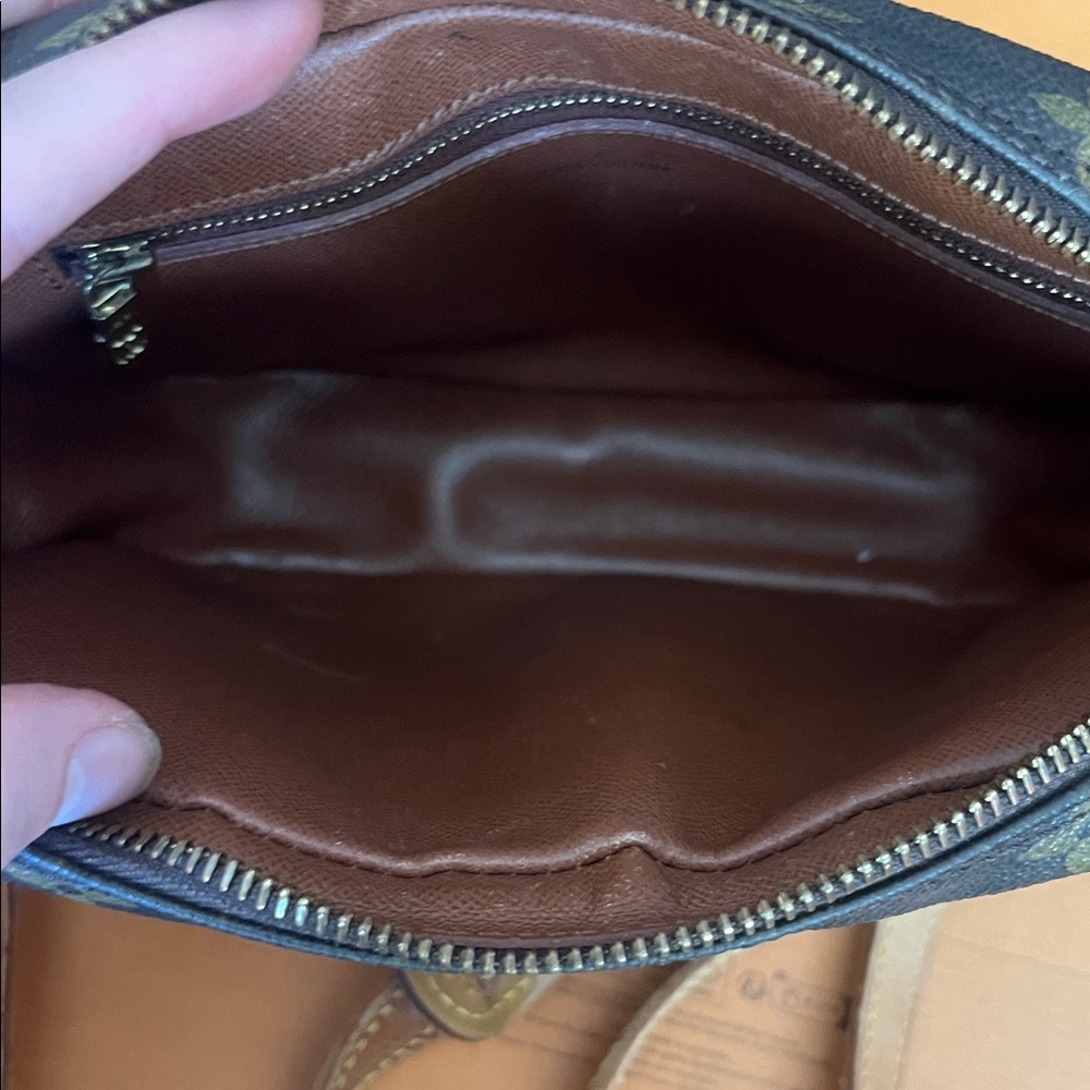 Authentic Louis Vuitton jeune fille crossbody bag - Picture 7 of 10